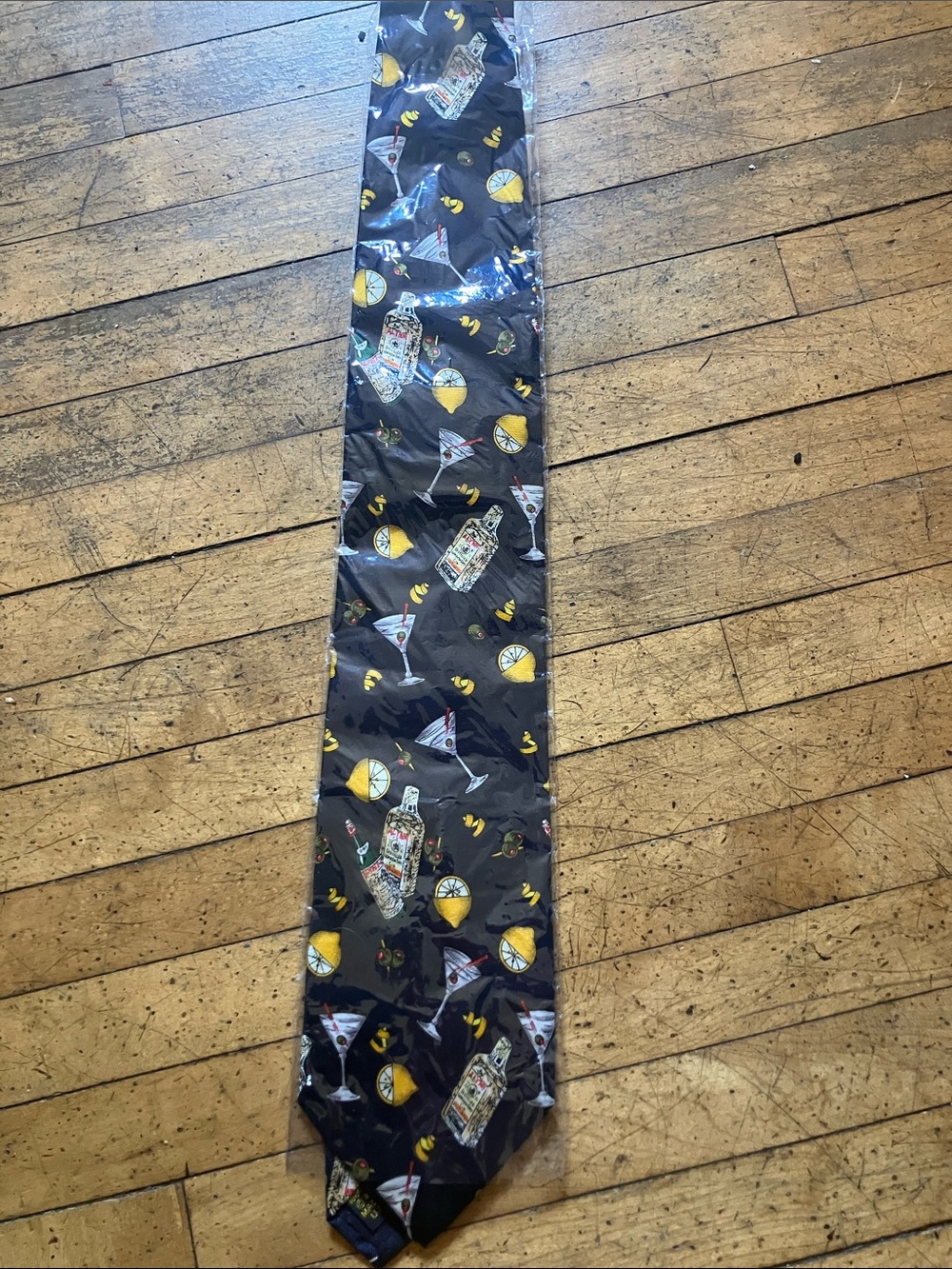 Men’s “ the classic dry martini” neck tie by Alynn Neckware